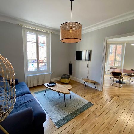Grand Appartement De Caractere Au Coeur De Ville Мулин Екстериор снимка