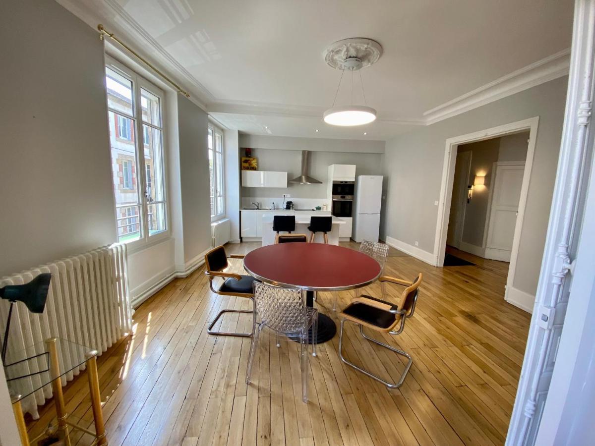 Grand Appartement De Caractere Au Coeur De Ville Мулин Екстериор снимка
