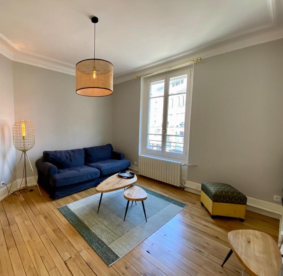 Grand Appartement De Caractere Au Coeur De Ville Мулин Екстериор снимка